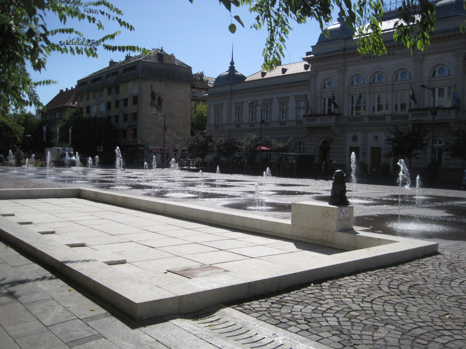 szökúőkút szolnok főtér